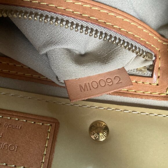 Louis Vuiton Vernis Monogram Reade PM Handbag - Picture 12 of 13